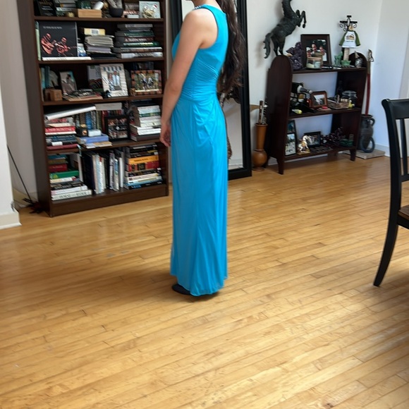 David’s Bridal blue teal bridesmaid dress - Picture 2 of 6